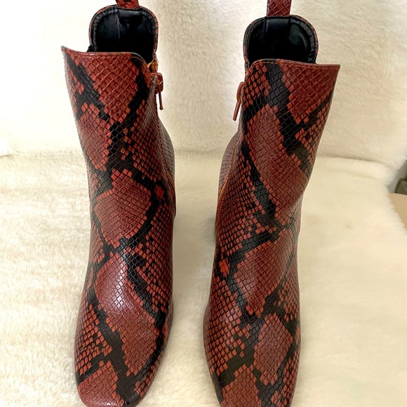 EXPRESS Snake Print Booties - Picture 3 of 12